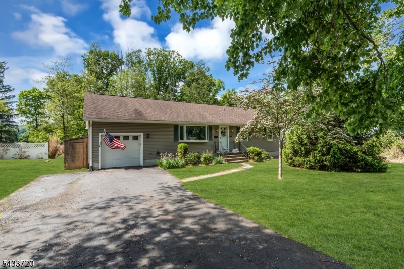 79 Dean Road Mendham, NJ 07945 - Photo 4 of 32