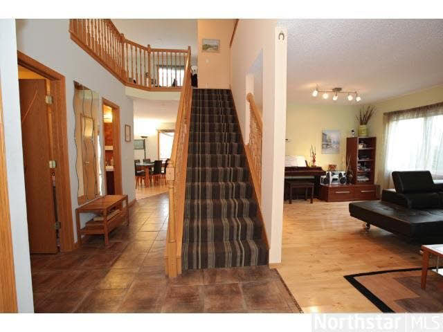 633 Falcon Ridge Road Woodbury, MN 55125 - Photo 1 of 18 Gallery Image 1