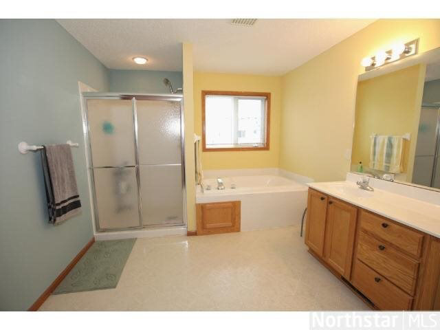 633 Falcon Ridge Road Woodbury, MN 55125 - Photo 14 of 18 Gallery Image 14