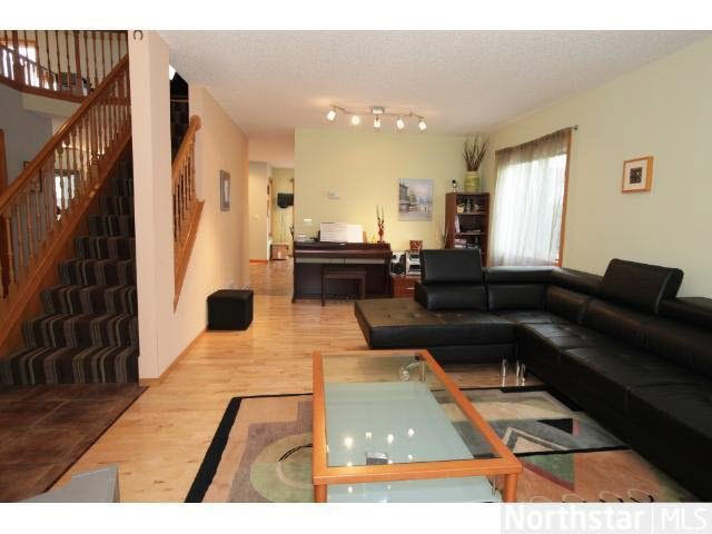 633 Falcon Ridge Road Woodbury, MN 55125 - Photo 4 of 18 Gallery Image 4