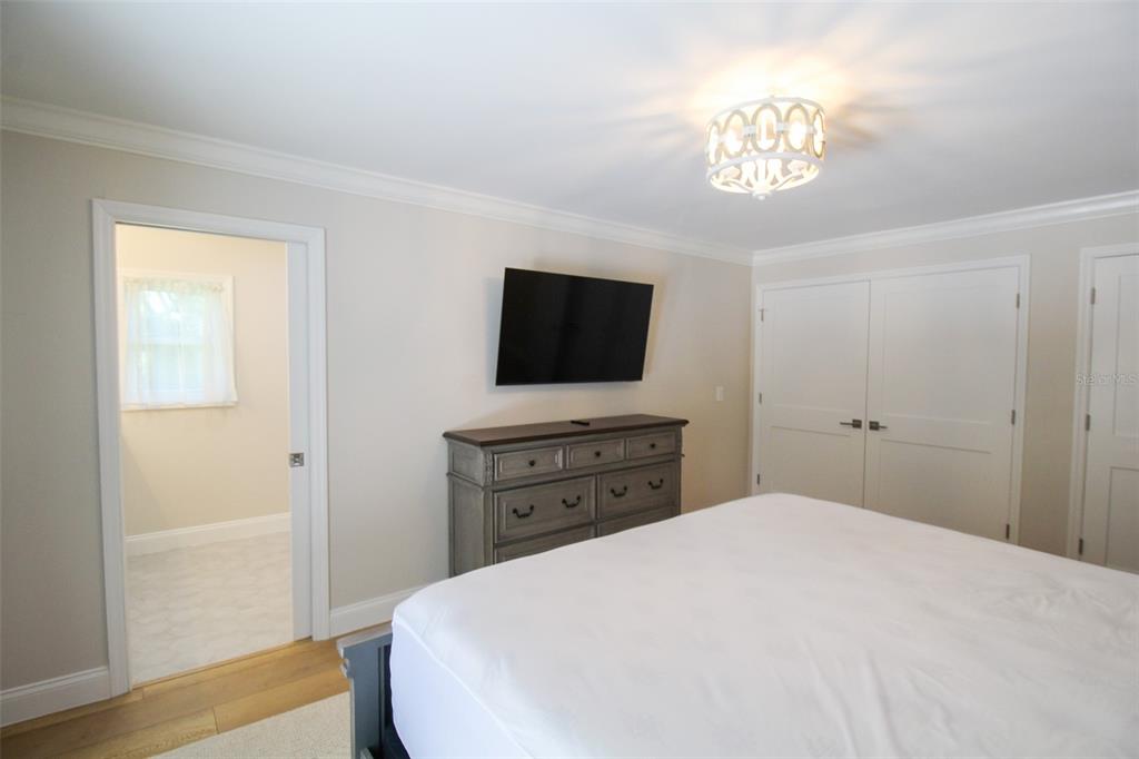 691 Russell Street Longboat Key, FL 34228 - Photo 20 of 38