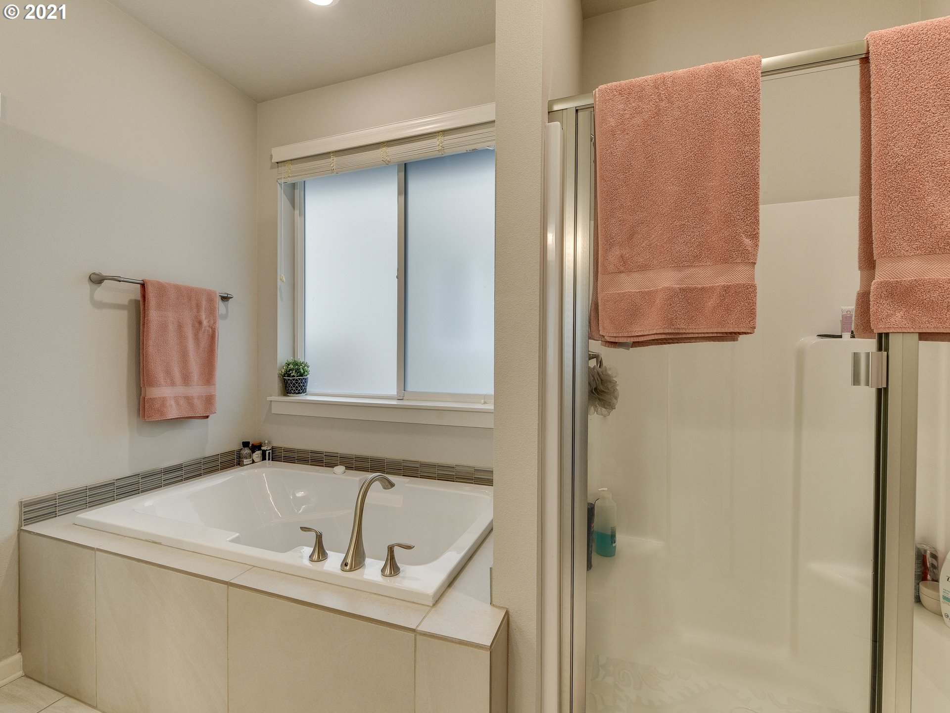 4139 Southwest Rodlun Road Gresham, OR 97080 - Photo 25 of 32 a bathroom with a tub and shower