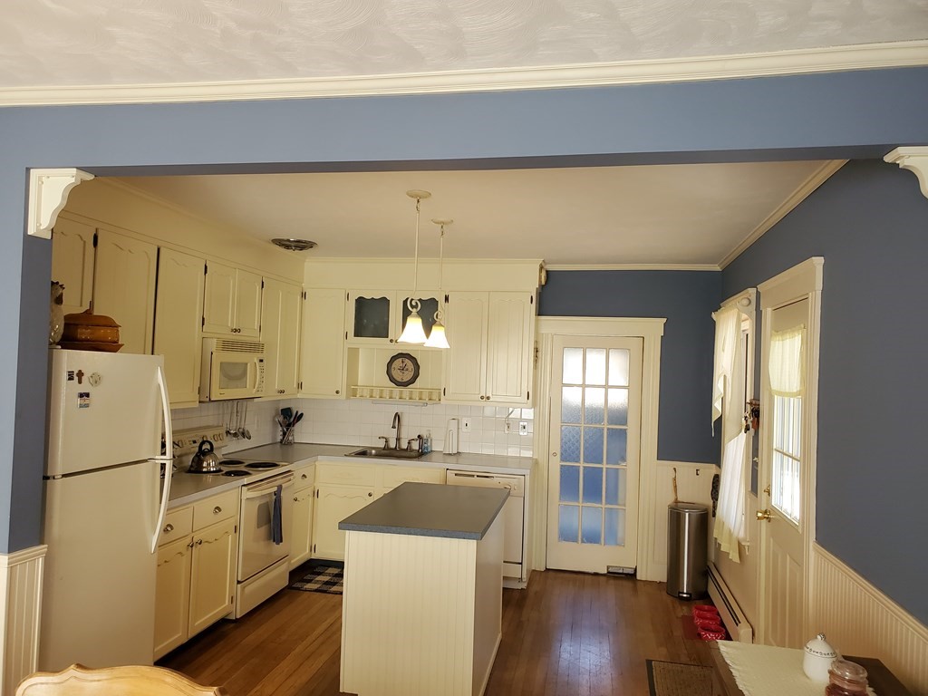 136 Howe Street Natick, MA 01760 - Photo 2 of 34 Gallery Image 2