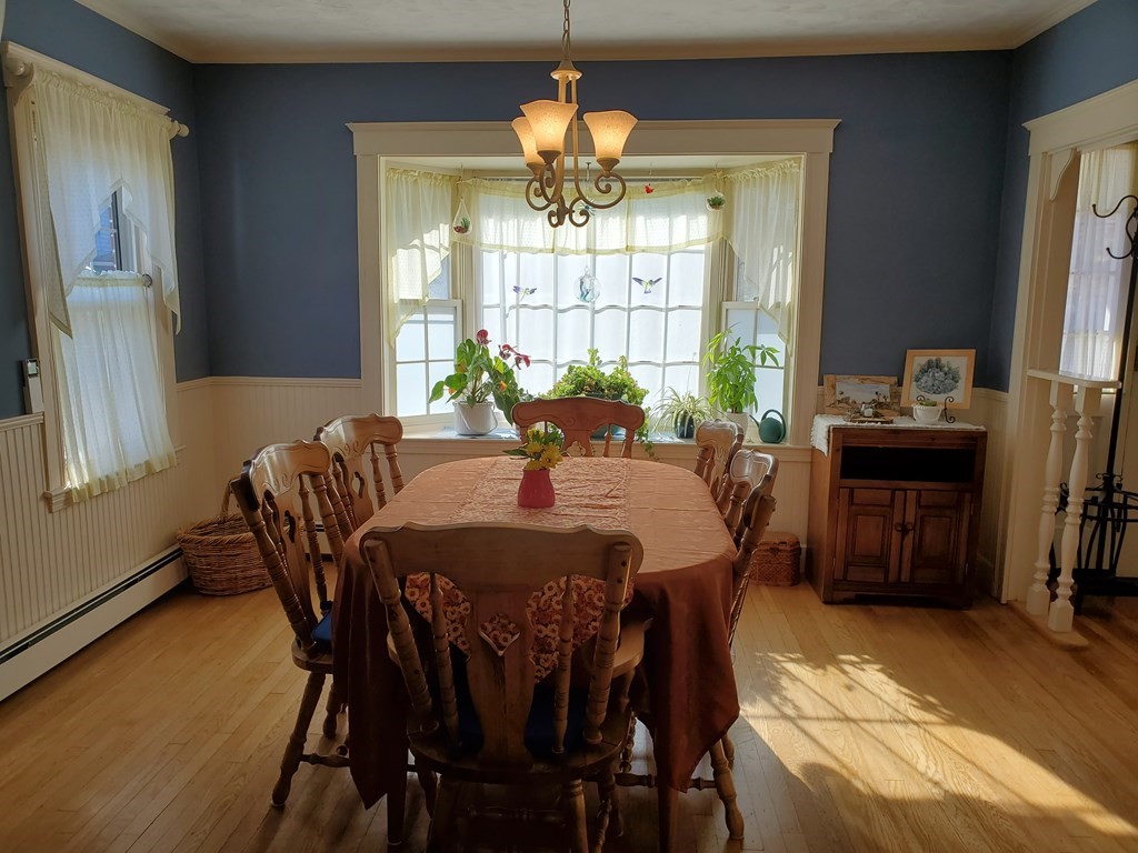 136 Howe Street Natick, MA 01760 - Photo 3 of 34 Gallery Image 3