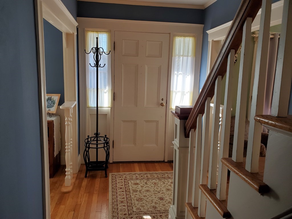 136 Howe Street Natick, MA 01760 - Photo 8 of 34 Gallery Image 8