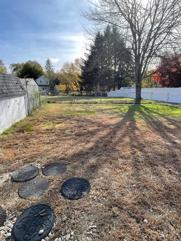 a view of a yard with a house