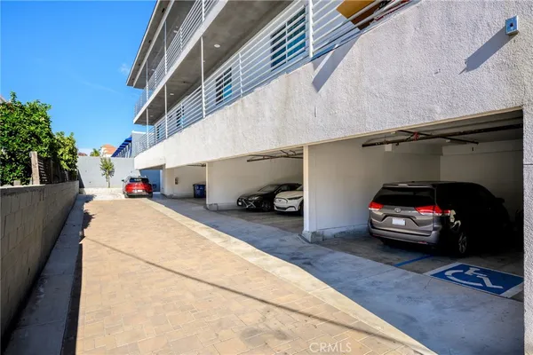 $3,200 | 11731 Runnymede Street, Unit 3, North Hollywood, CA 91605