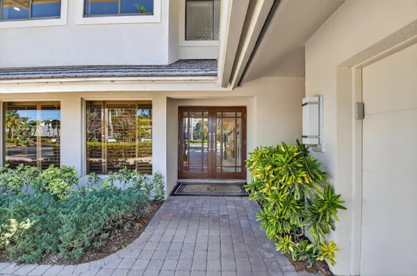$3,300,000 | 19682 Oakbrook Court, Boca Raton, FL 33434