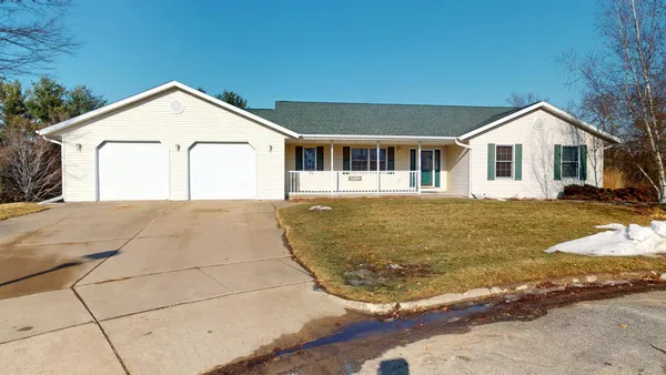 $385,000 | 19654 Bluffview Place, Galesville, WI 54630