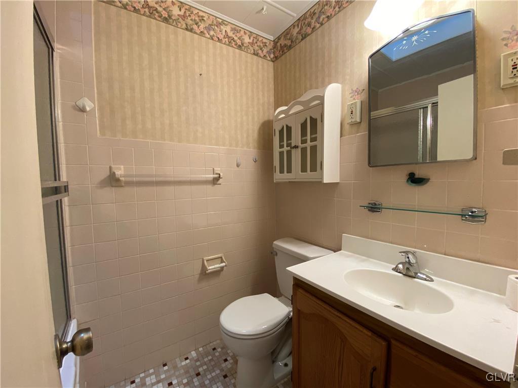 1516 Fairmount Street Bethlehem, PA 18017 - Photo 19 of 38 a bathroom with a sink toilet and mirror