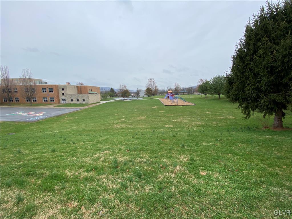 1516 Fairmount Street Bethlehem, PA 18017 - Photo 21 of 38 a backyard of a house with table and chairs