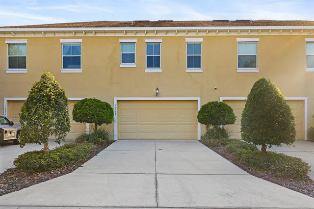 a view of entryway of the house