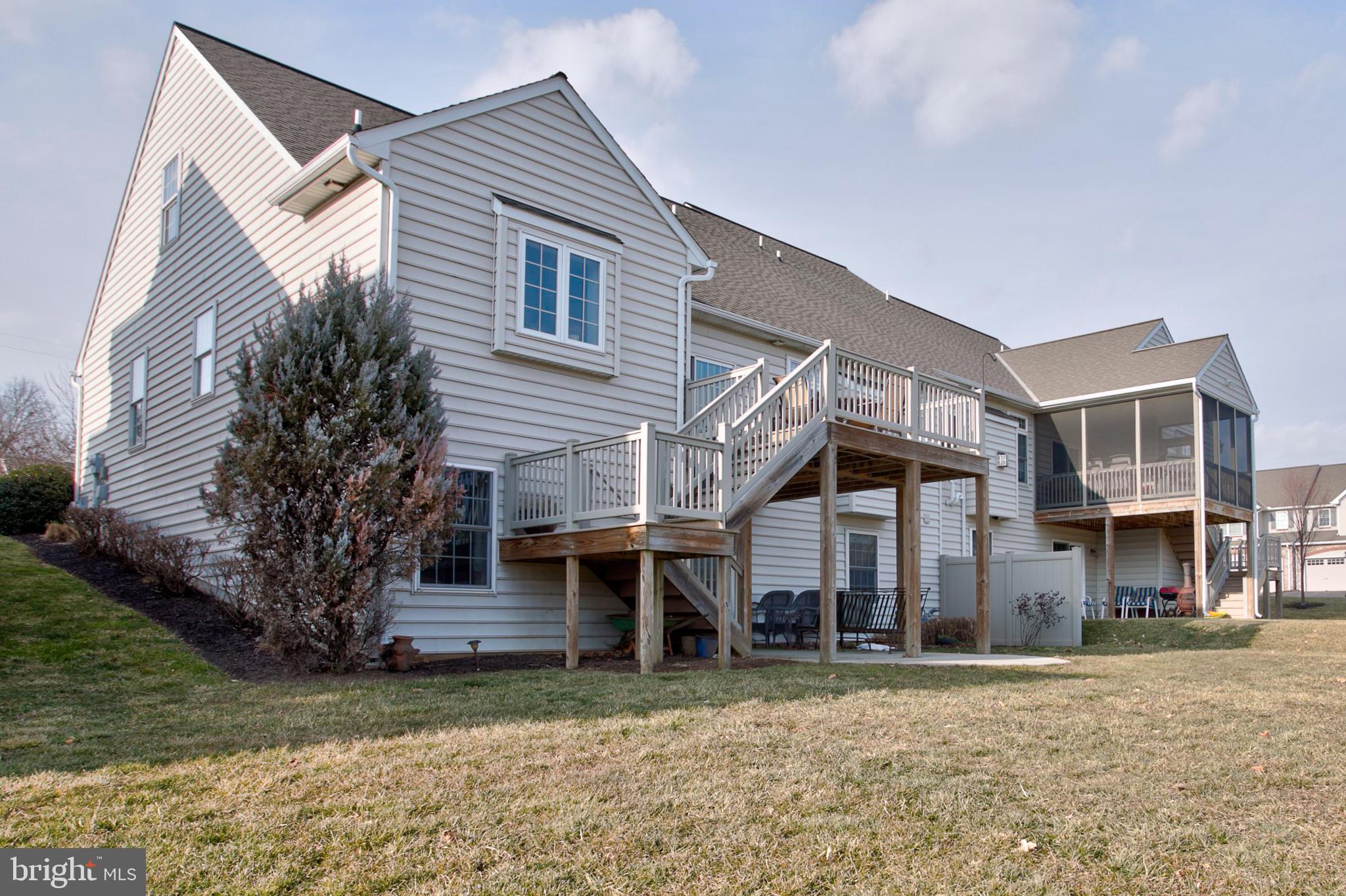 107 Baneberry Lane Lititz, PA 17543 - Photo 4 of 45