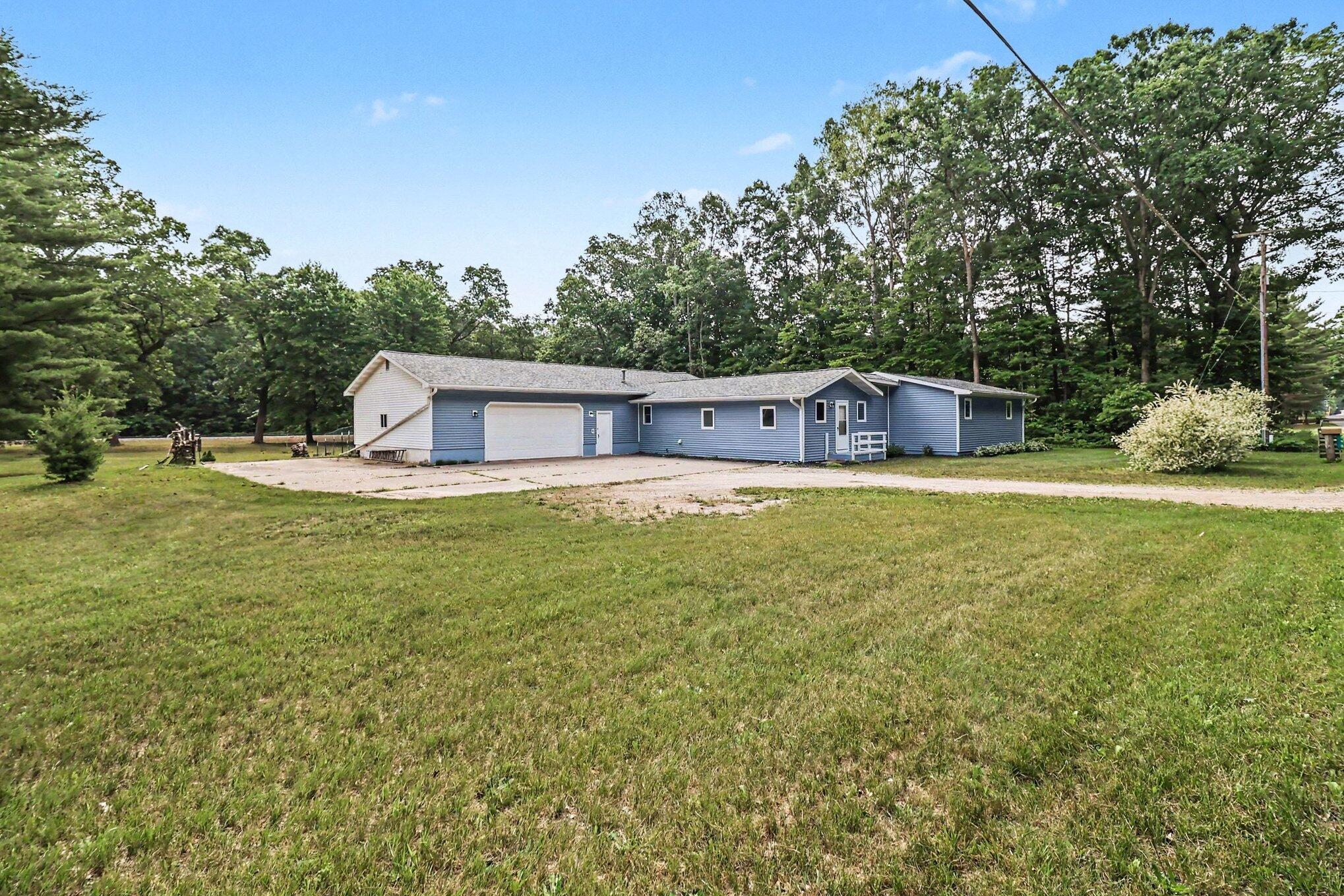 290 North Benson Road Fountain, MI 49410 - Photo 2 of 23 003_file_9444
