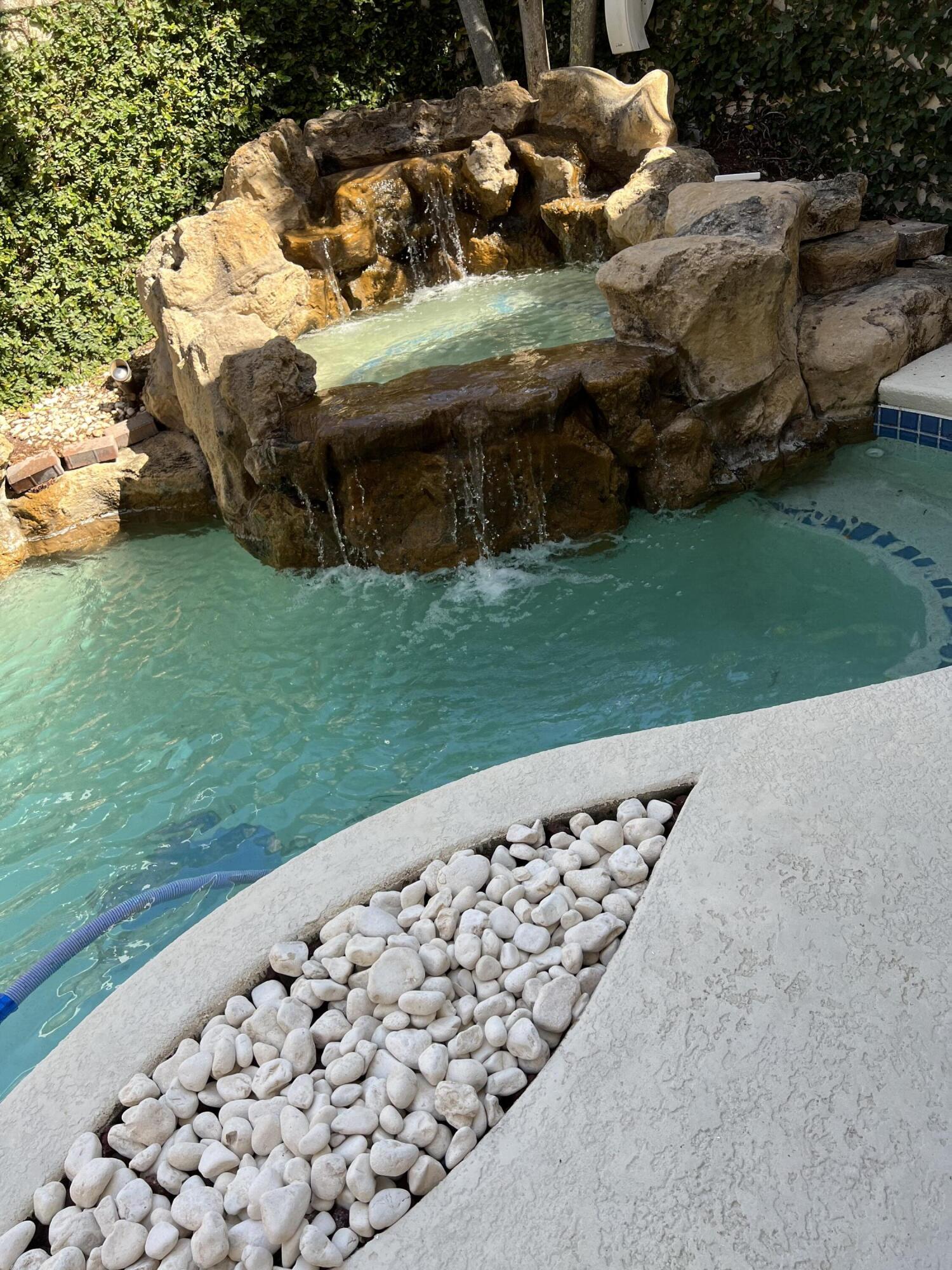 17 Oakleaf Court Tequesta, FL 33469 - Photo 14 of 81 PRIVATE POOL