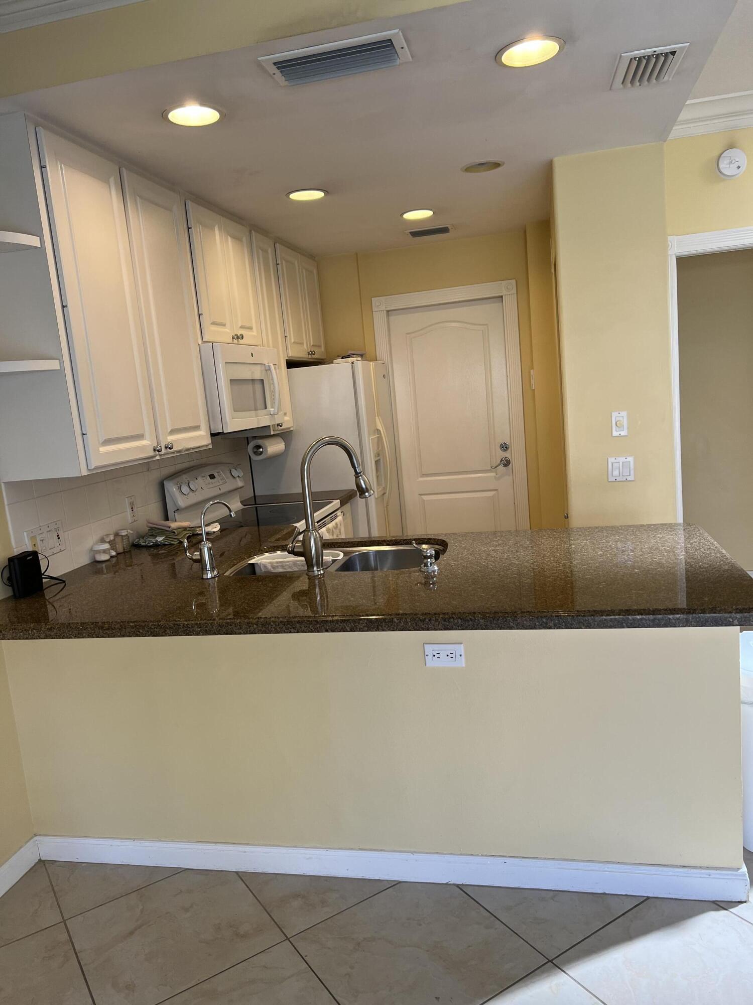 17 Oakleaf Court Tequesta, FL 33469 - Photo 39 of 81 KITCHEN AREA