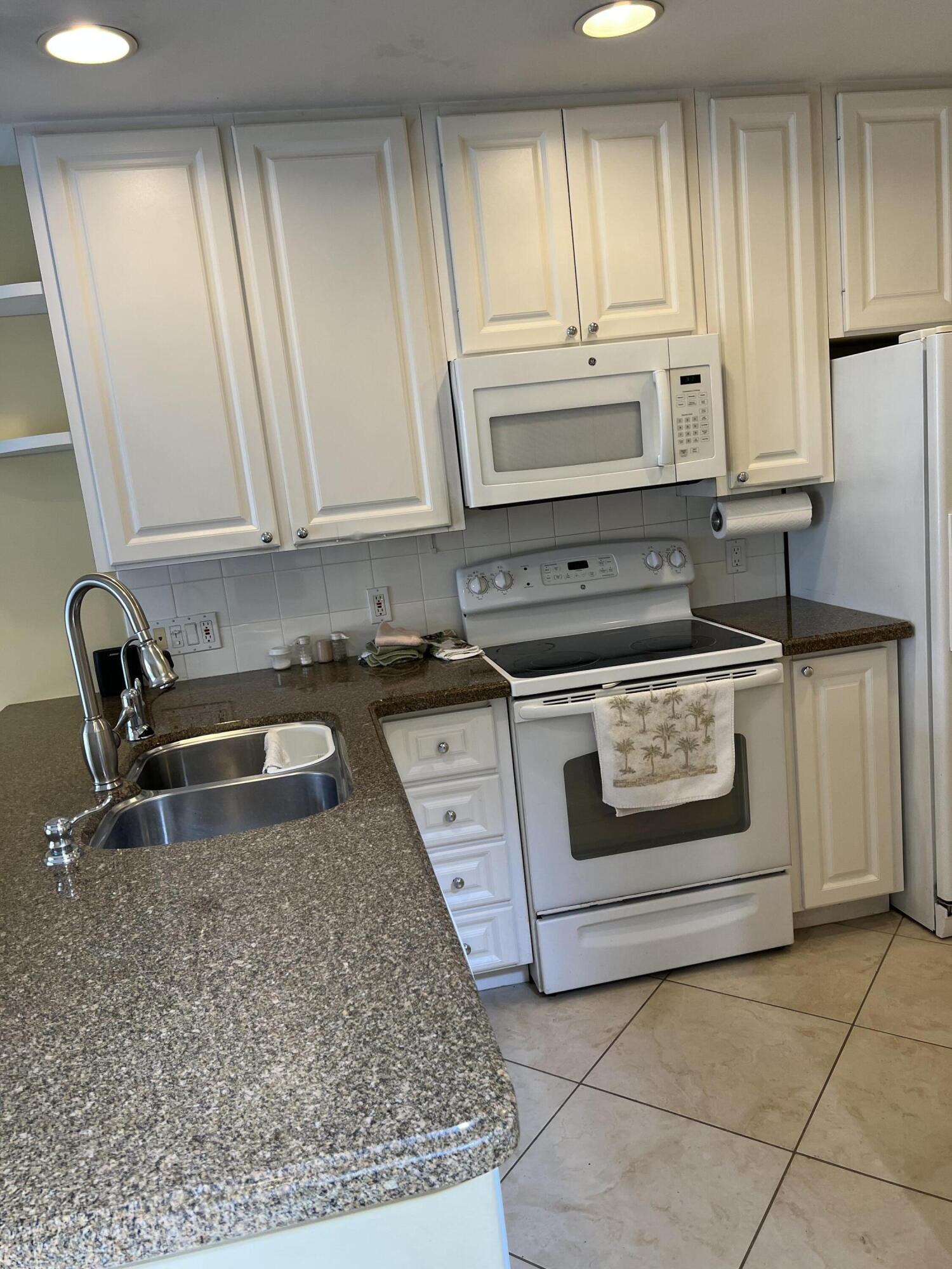 17 Oakleaf Court Tequesta, FL 33469 - Photo 40 of 81 KITCHEN AREA