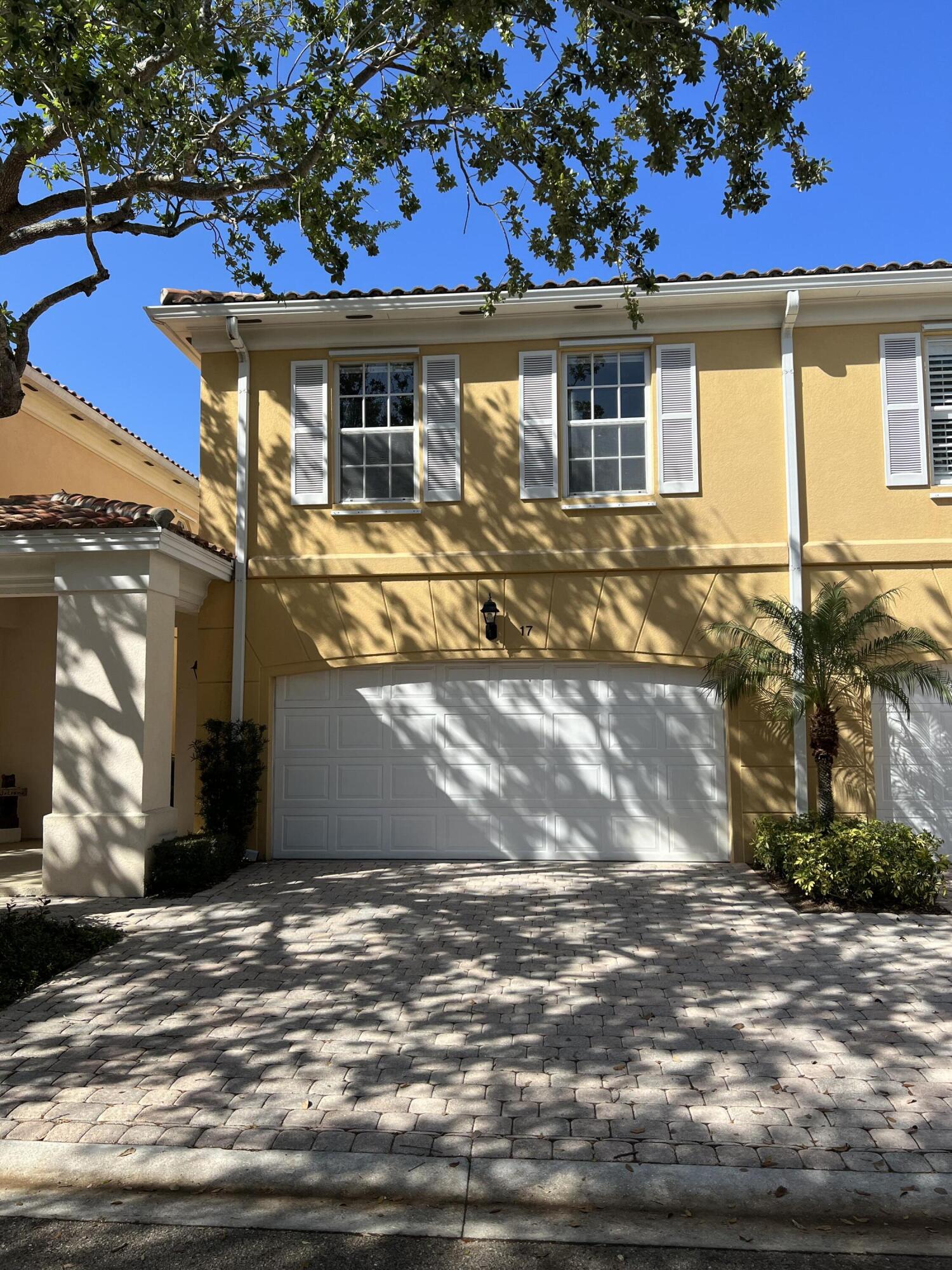 17 Oakleaf Court Tequesta, FL 33469 - Photo 4 of 81 FRONT OF HOME