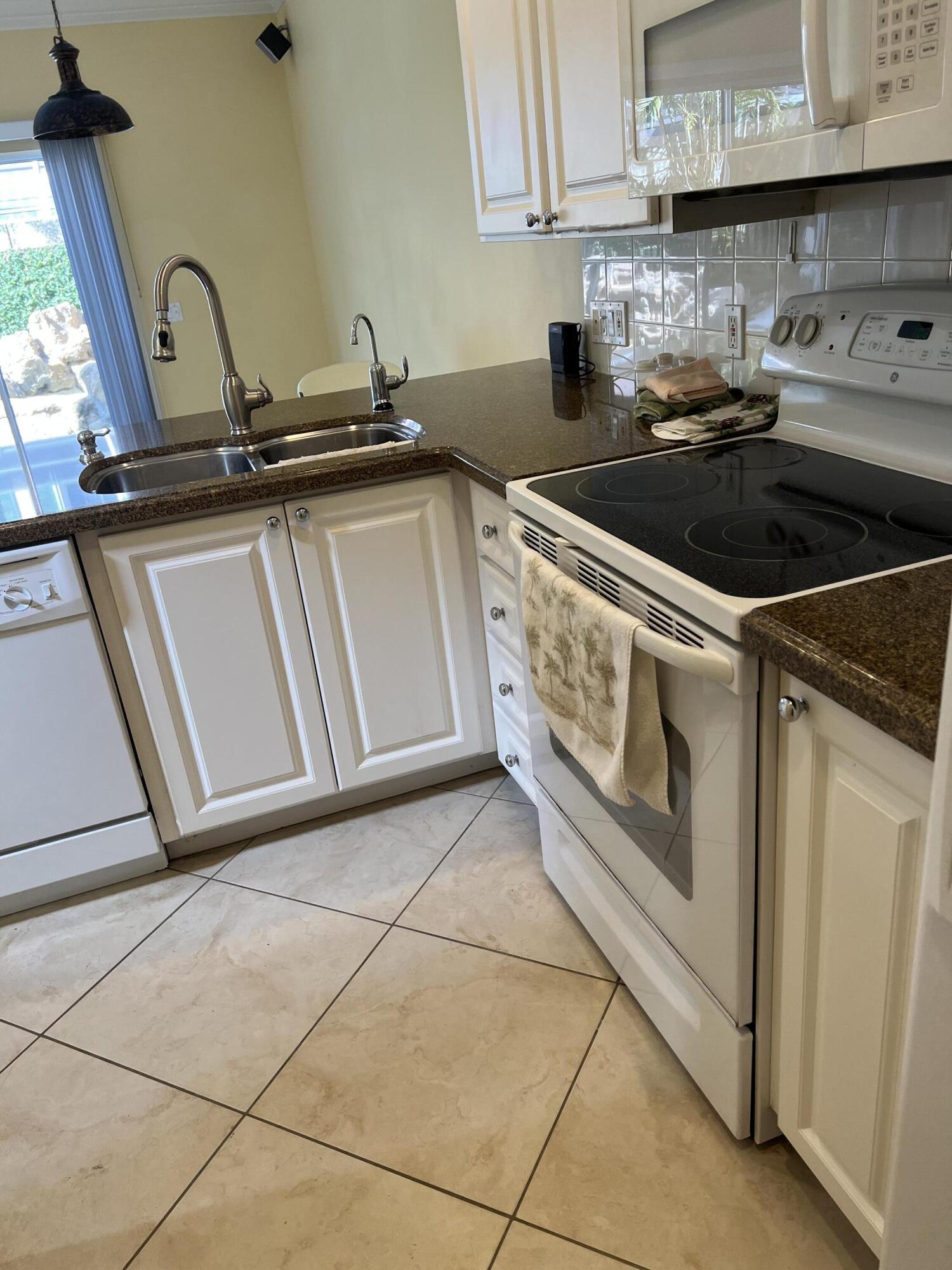 17 Oakleaf Court Tequesta, FL 33469 - Photo 41 of 81 KITCHEN AREA