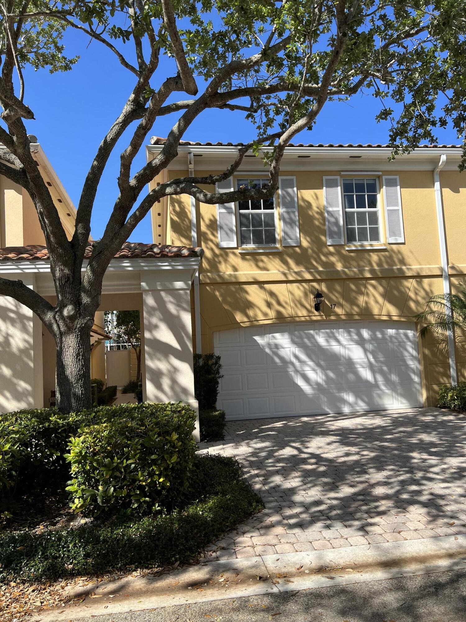 17 Oakleaf Court Tequesta, FL 33469 - Photo 6 of 81 FRONT OF HOME