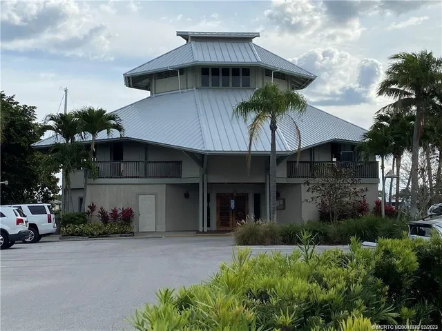 a view of a tennis court