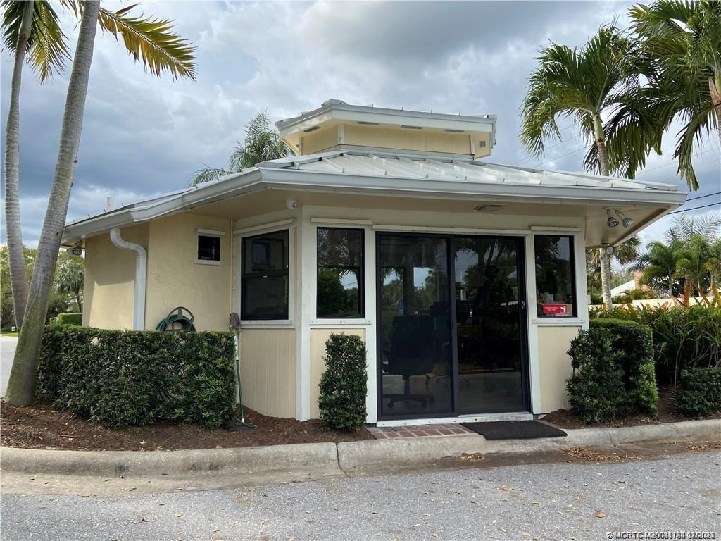 3901 Southeast St Lucie Boulevard, Unit D29 Stuart, FL 34997 - Photo 22 of 26 a front view of a house with a garden