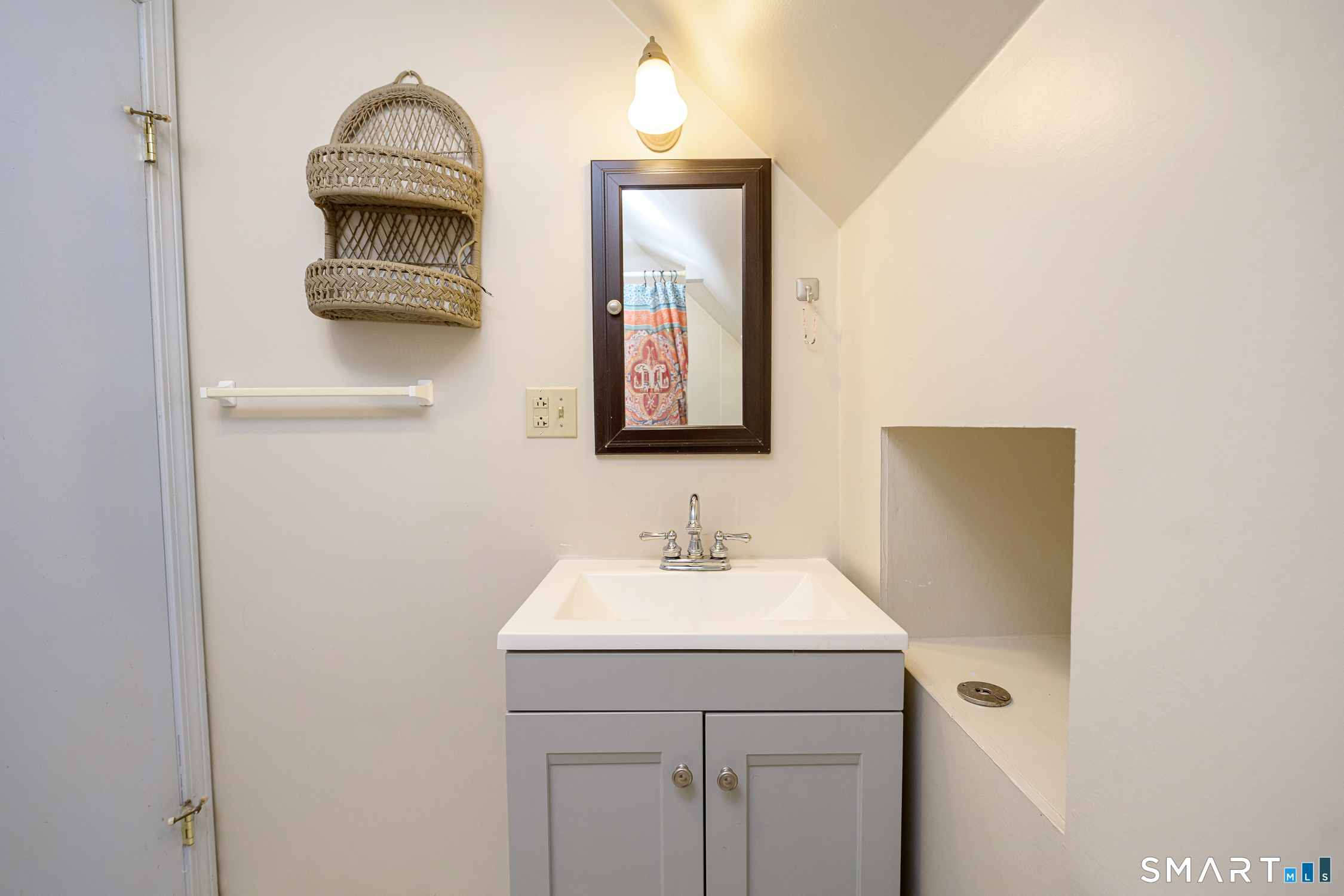 4 Firetower Road Eastford, CT 06259 - Photo 15 of 37 Full bathroom in upper level