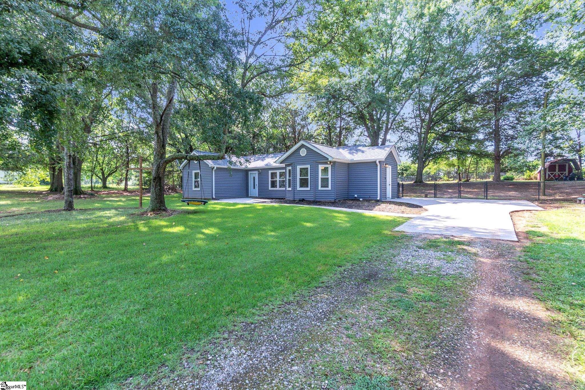 202 Green Meadows Circle Fountain Inn, SC 29644 - Photo 2 of 31