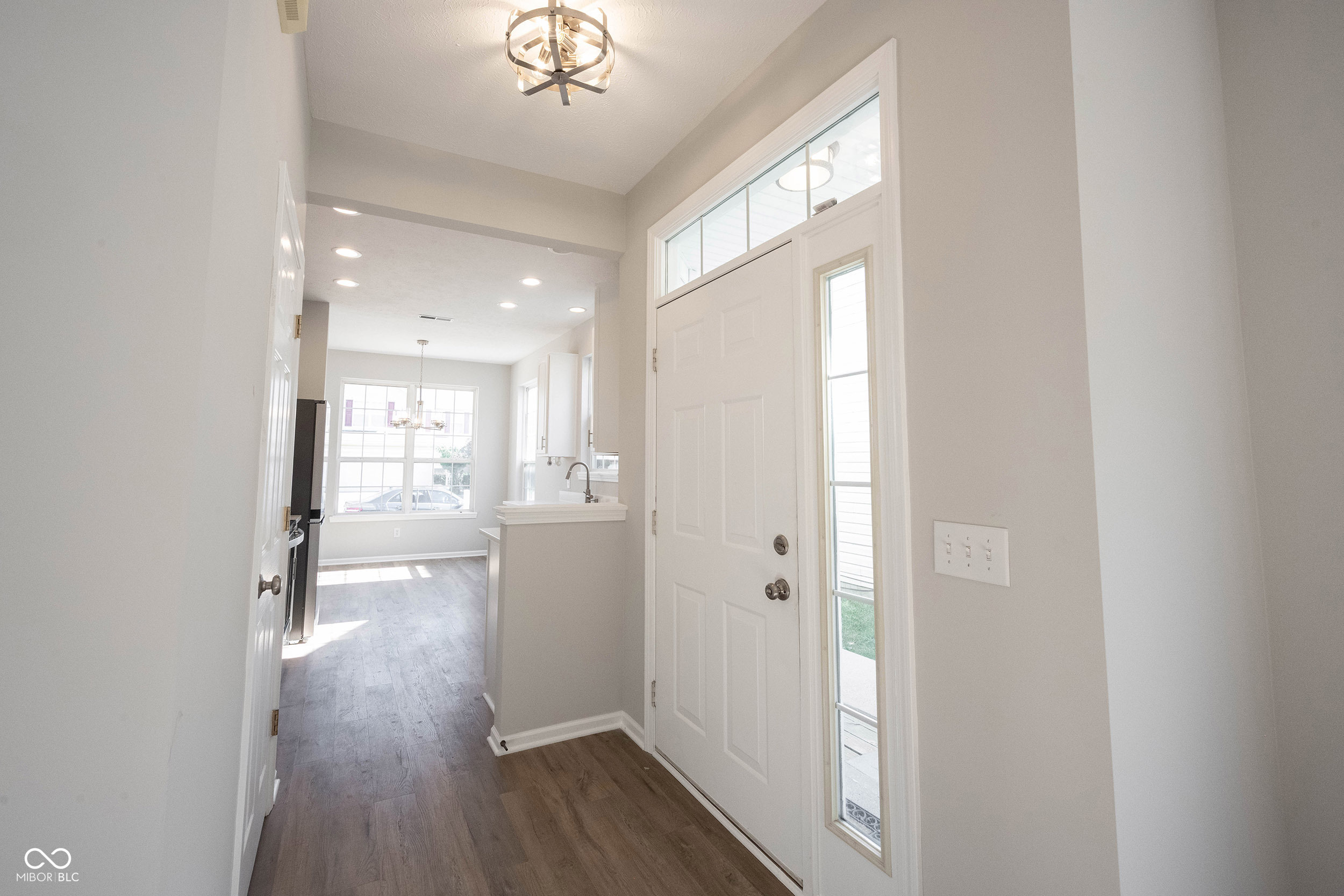 12482 Brookline Street Carmel, IN 46032 - Photo 4 of 37