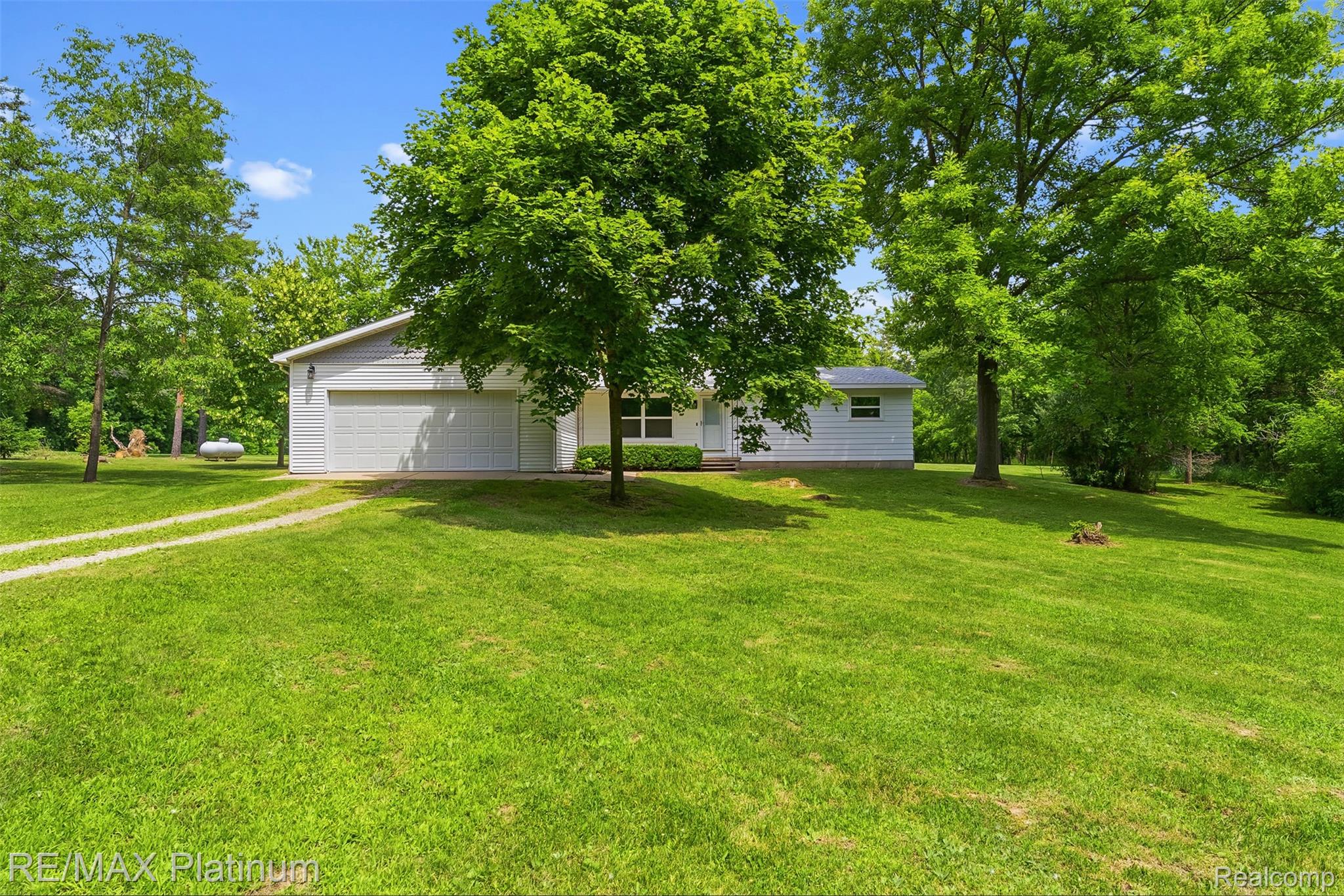 8370 West Rolston Road Linden, MI 48451 - Photo 2 of 36 2_dsc09421 - Copy - Copy.jpg