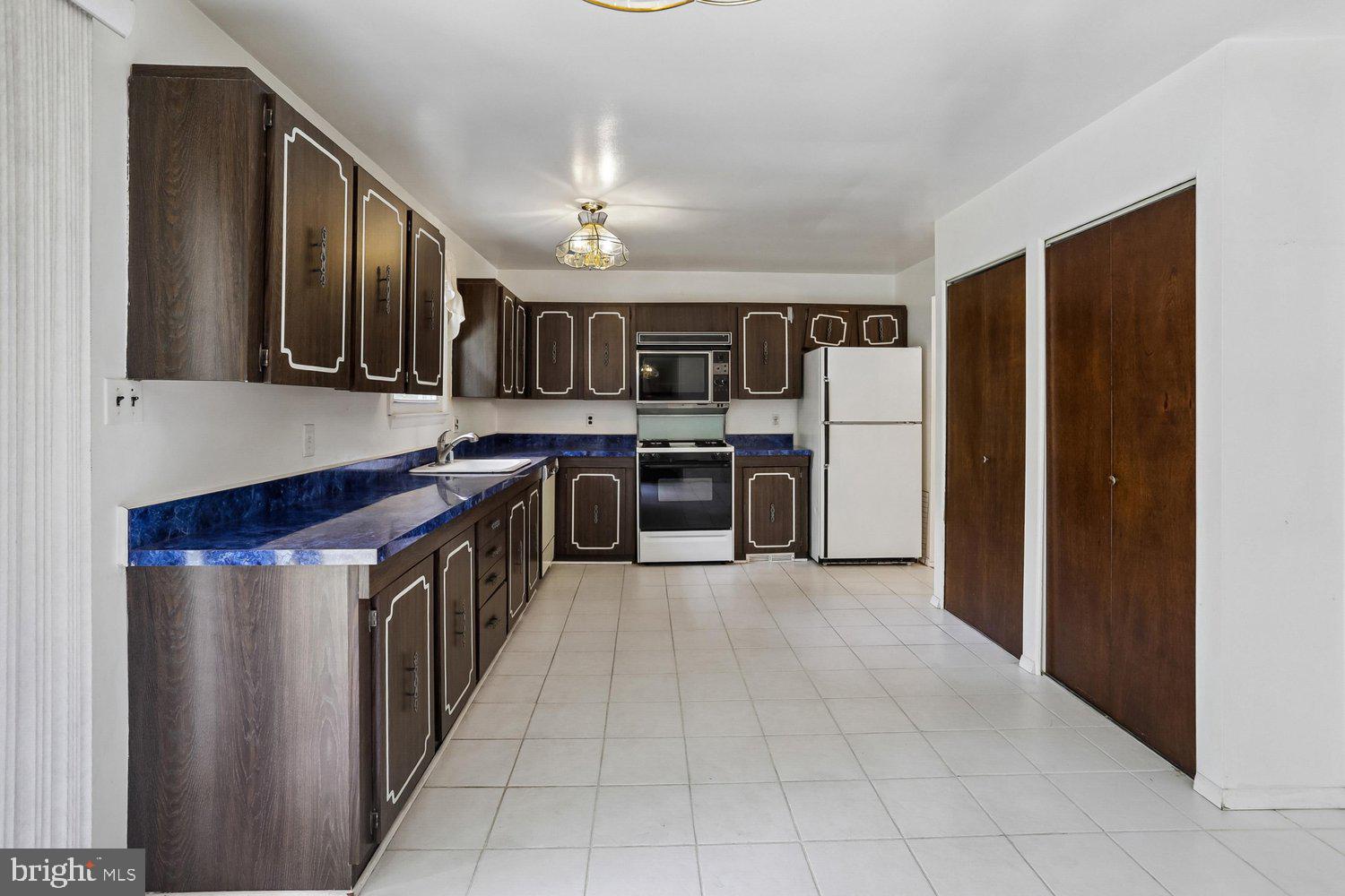 8303 Montpelier Drive Laurel, MD 20708 - Photo 11 of 41 Kitchen