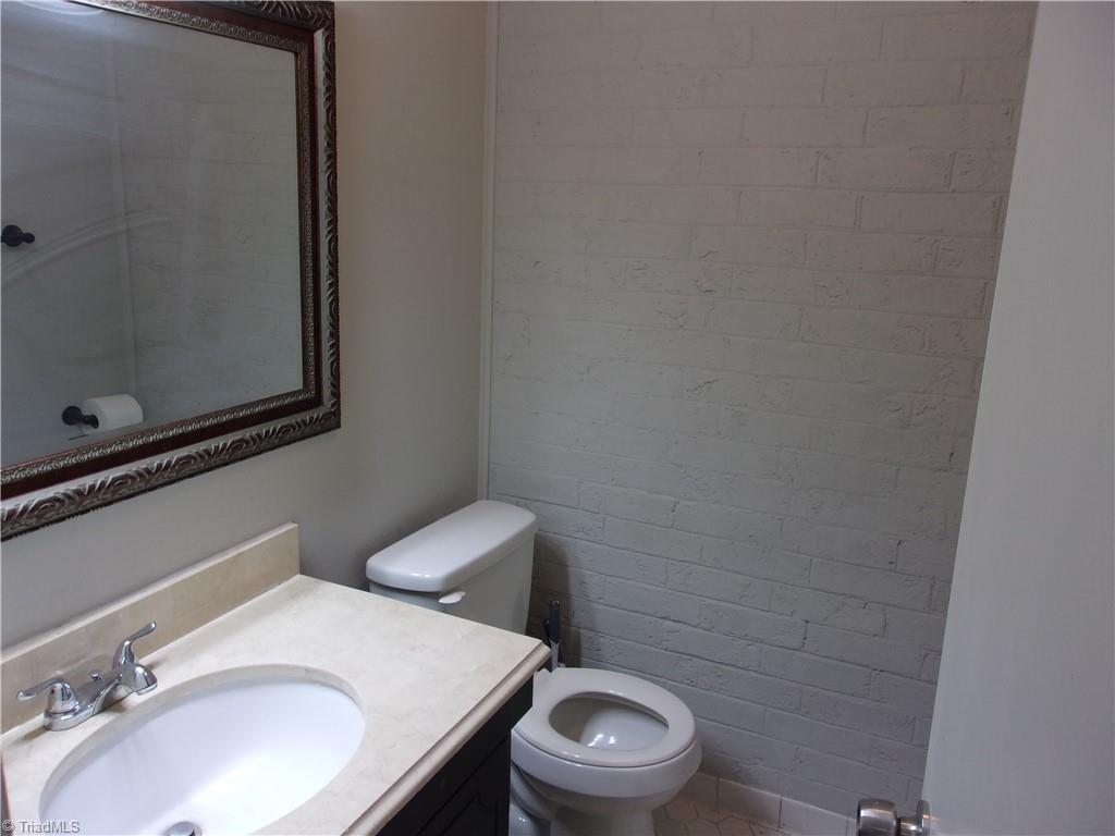 1825 Johnson Street, Unit E High Point, NC 27262 - Photo 21 of 28 Gallery Image 21