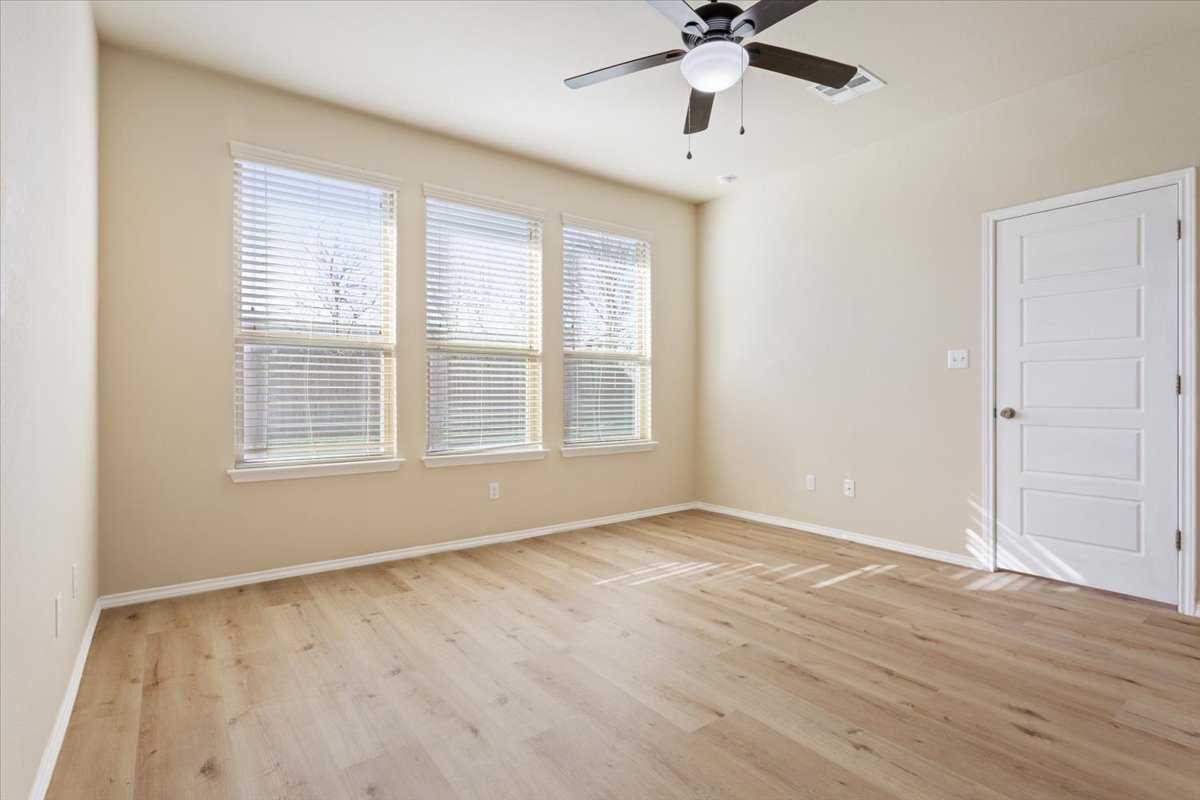 1024 Chad Loop Round Rock, TX 78665 - Photo 12 of 29 Primary bedroom
