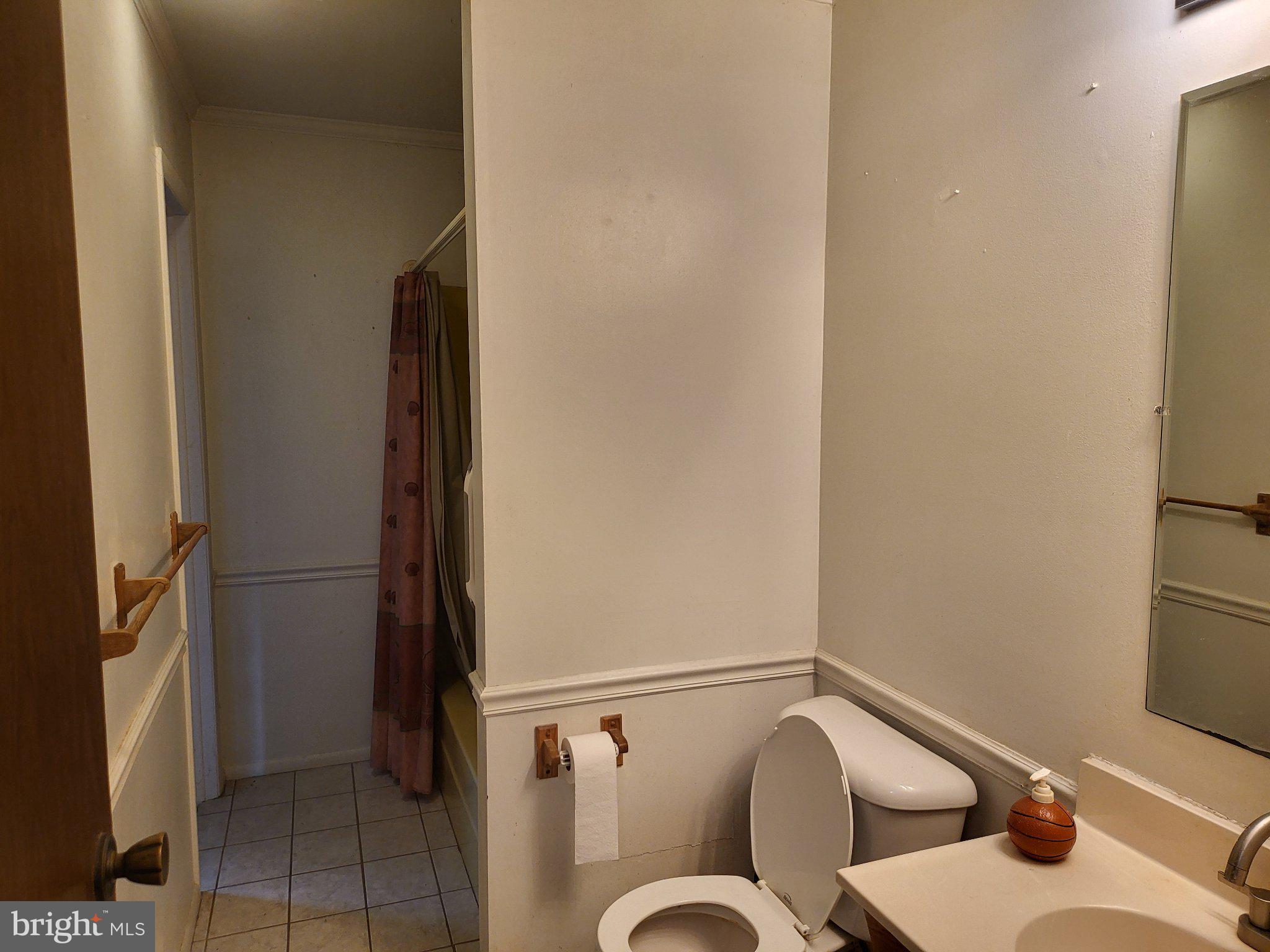 707 Wyndamere Road Lewisberry, PA 17339 - Photo 14 of 15 Cozy bathroom with essential amenities.