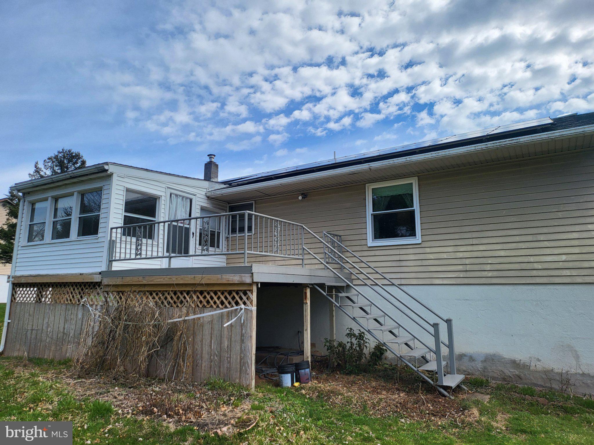 707 Wyndamere Road Lewisberry, PA 17339 - Photo 3 of 15 Charming home with inviting deck space.
