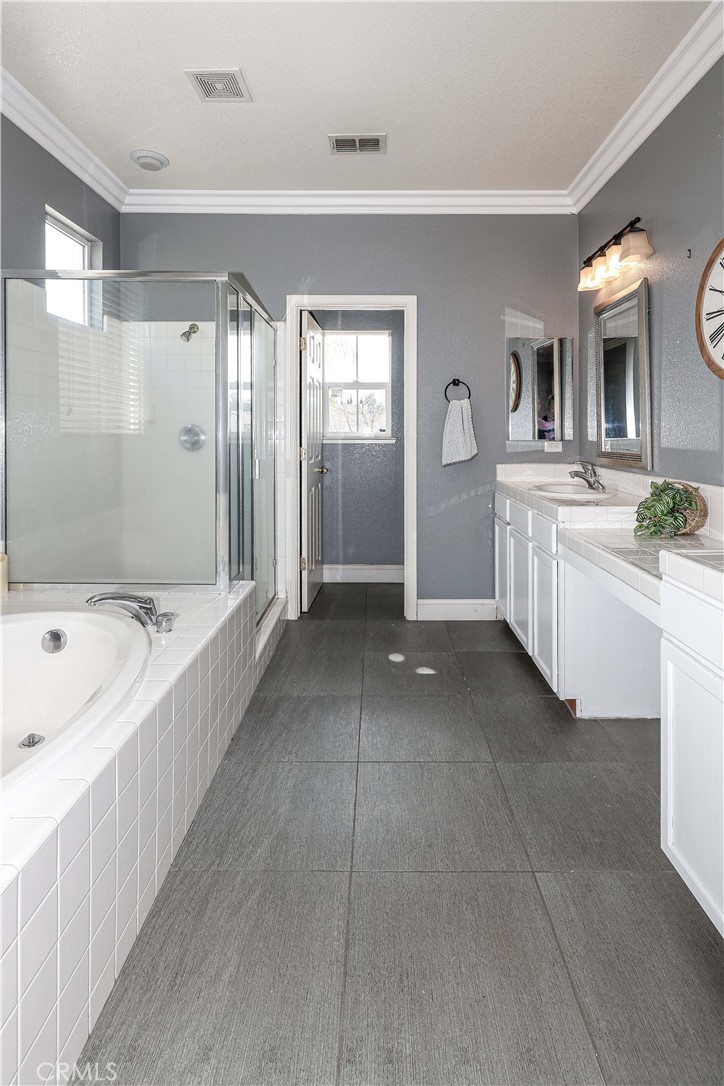 1367 Esplanade Drive Merced, CA 95348 - Photo 35 of 51 a large en suite bathroom with a double vanity sink a large mirror and a bathtub