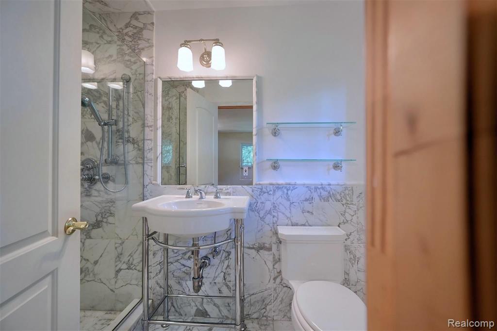 865 Briar Court Rochester Hills, MI 48309 - Photo 16 of 39