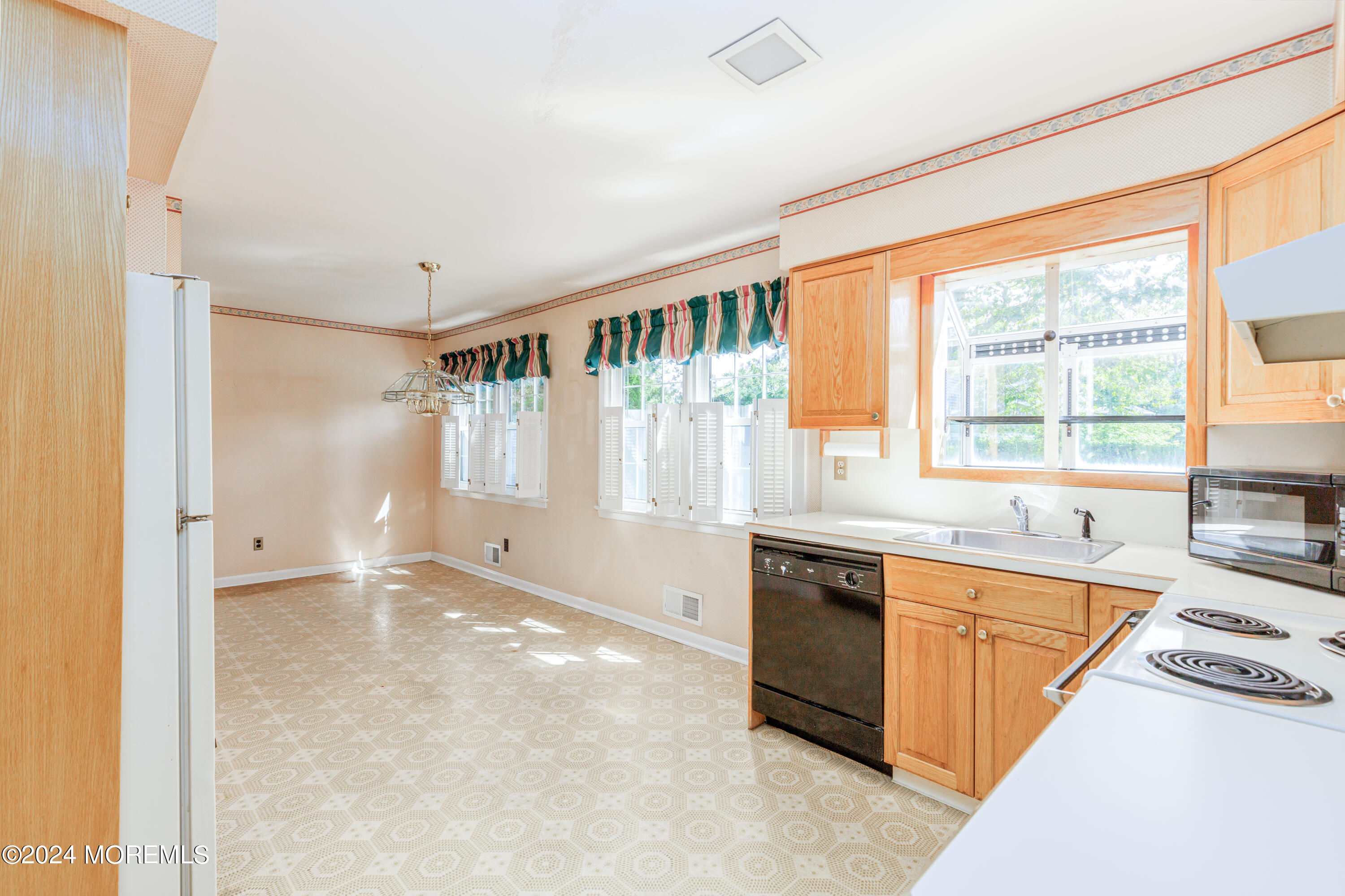 1205 Wall Road Spring Lake Heights, NJ 07762 - Photo 10 of 35 Interior-3