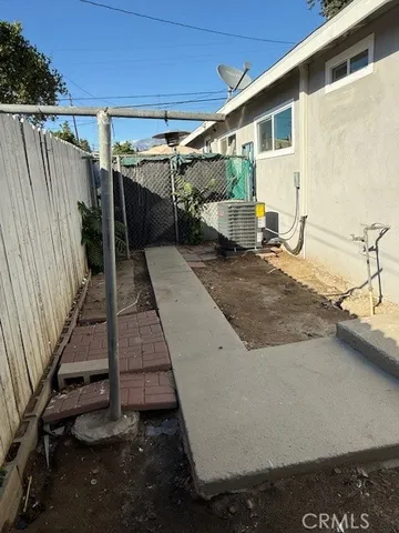 a view of a back yard of the house