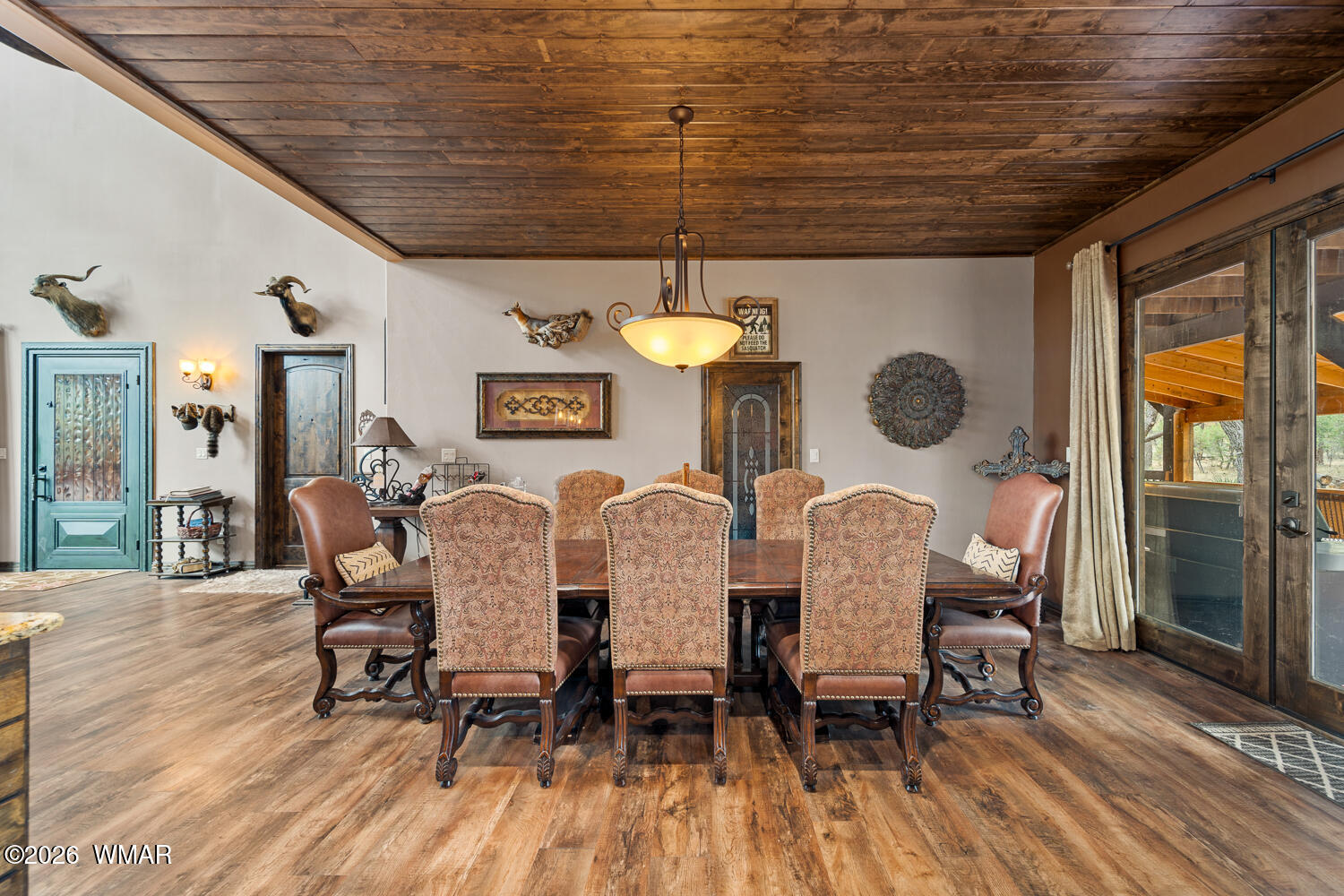 1980 Spring Creek Lane Overgaard, AZ 85933 - Photo 17 of 64 Dining Area