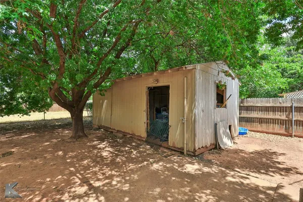 $1,500 | 2318 Westwood Drive, Abilene, TX 79603