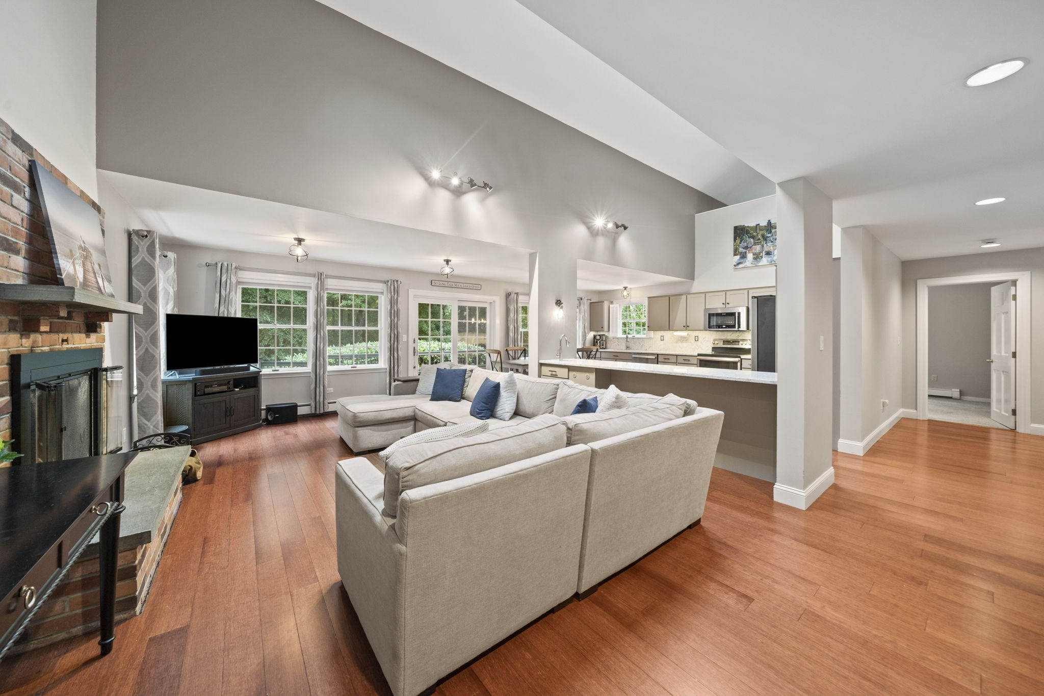 1 Millets Lane Manchester, MA 01944 - Photo 10 of 42 Gallery Image 10