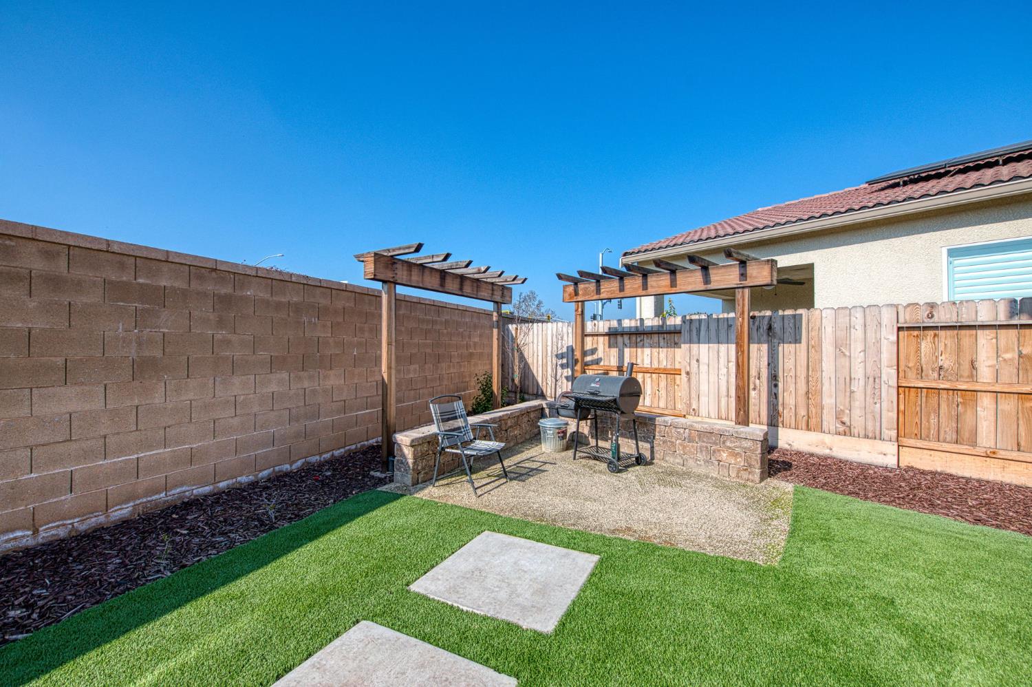987 North Filbert Avenue Fresno, CA 93727 - Photo 35 of 38 a view of a backyard with sitting area