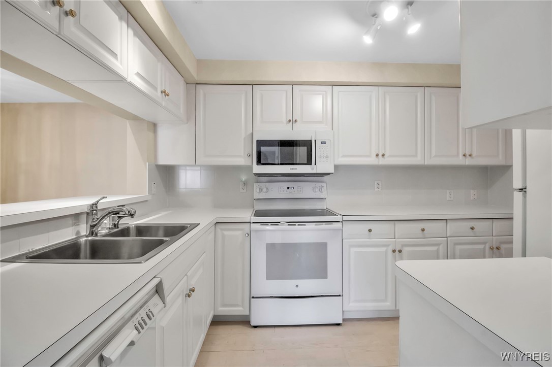 950 Hopkins Road, Unit E Amherst, NY 14221 - Photo 10 of 27