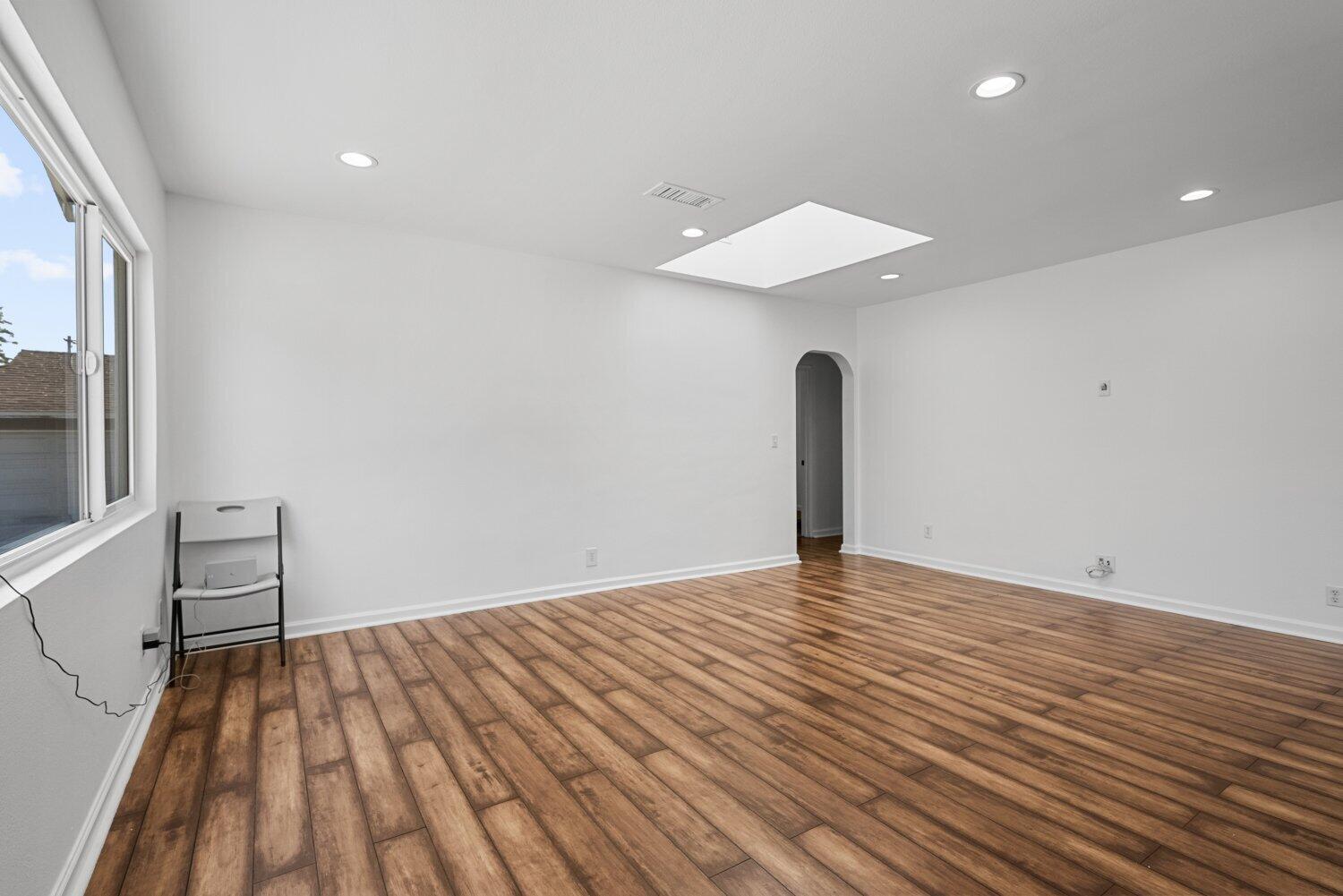 20644 Roscoe Boulevard Winnetka, CA 91306 - Photo 5 of 34 05-RoscoeBlvd-fe3651edd9