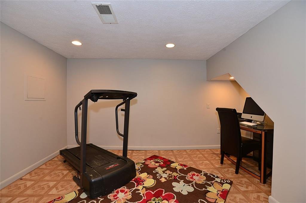 50 West Bruceton Road Pittsburgh, PA 15236 - Photo 20 of 25 Gallery Image 20