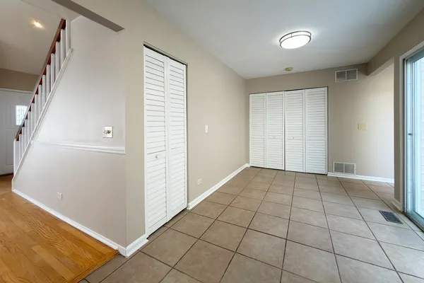 $339,000 | 424 Le Parc Circle, Buffalo Grove, IL 60089