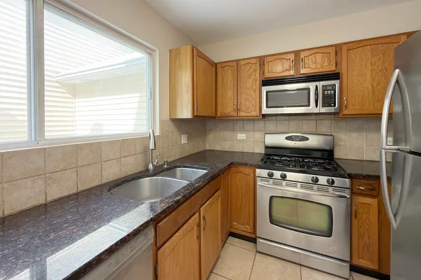 $339,000 | 424 Le Parc Circle, Buffalo Grove, IL 60089