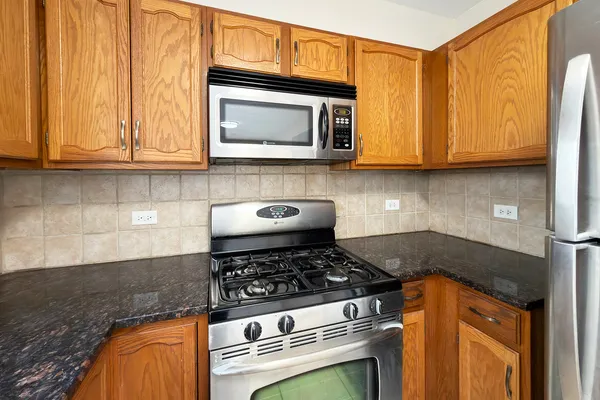 $339,000 | 424 Le Parc Circle, Buffalo Grove, IL 60089