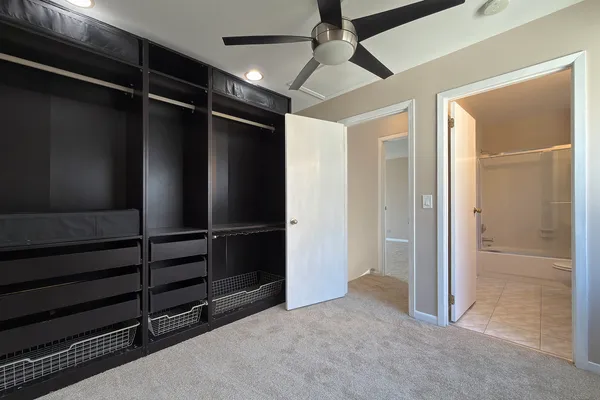 $339,000 | 424 Le Parc Circle, Buffalo Grove, IL 60089